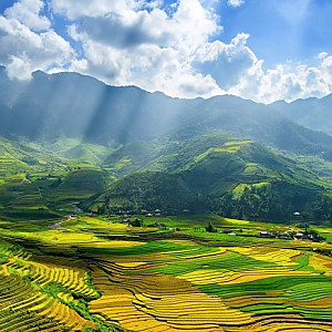 베트남의 지리적 특징에 대한 간단한 설명