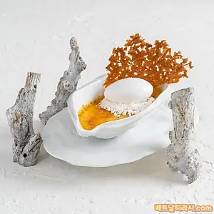 The Monkey Gallery Dining