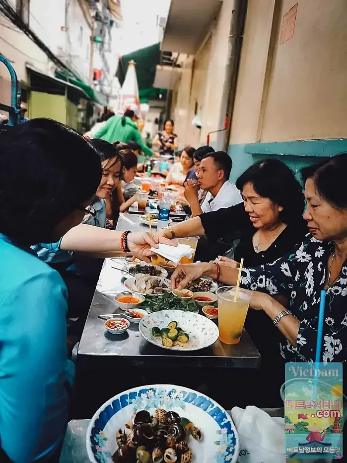 Mrs Truoc’s Snail Stall (Truoc 부인의 달팽이 가게)