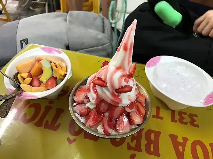 호아베오 (sinh tố hoa béo) 망고가 올라간 빙수가 유명한 디저트 맛집