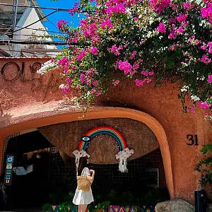 여행 중 가장 이색적이고 기억에 남는 공간인 동굴카페