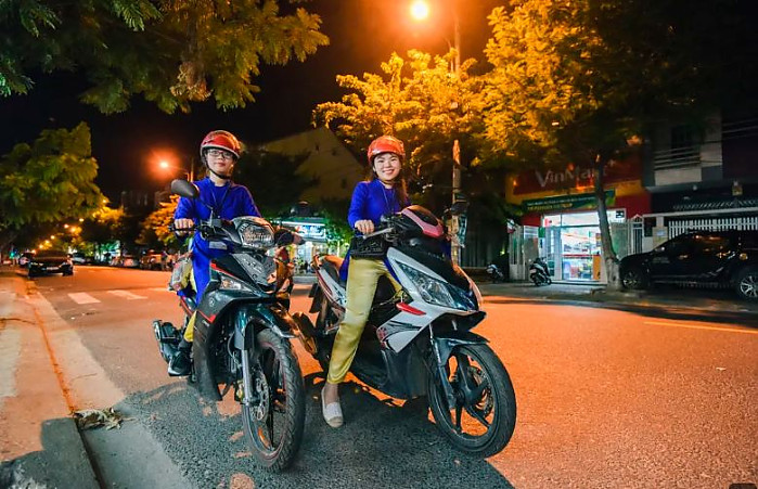 아오자이 라이더와 함께 다낭의 야경 명소와 맛집을 탐험하는 특별한 야간 투어