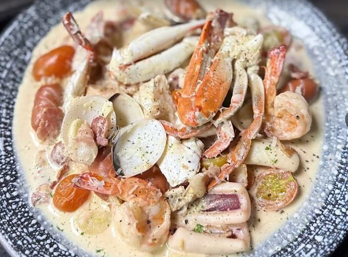 한 장소에서 즐길 수 있는 술집 풀코스 은하수 포차 / 문 루프탑 / THE STAR CLUB (7군 푸미흥)