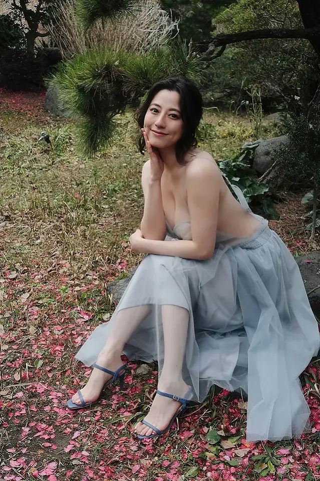 스기모토 유미 포토북 「미마녀」 Set.01