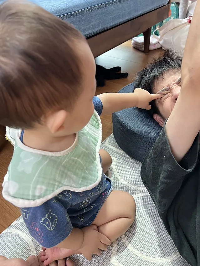 우리 애는 눈에 넣어도 안아프다니까요