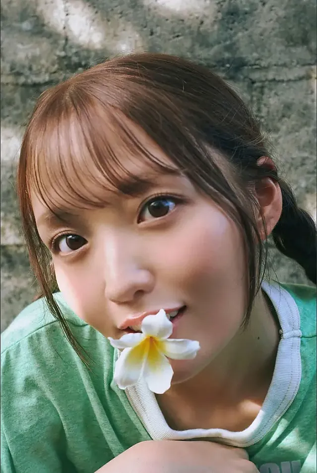 네오 사진집 2025 가을 시즌 걸 「푸른빛에 녹아들다」