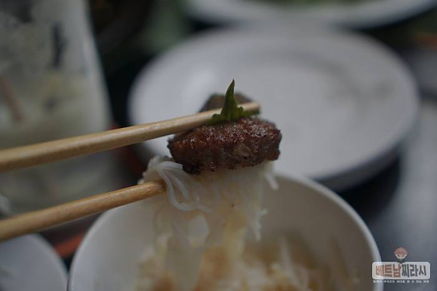 CNN에 소개된 스프링롤 & 분짜 맛집 “Quan Nem(꾸안 넴)”