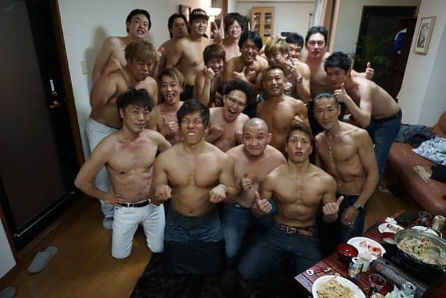 (후방) AV배우 19명이 반나체로 찍은 사진