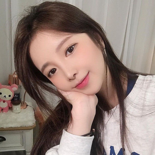 ASMR 유튜버 윤잉