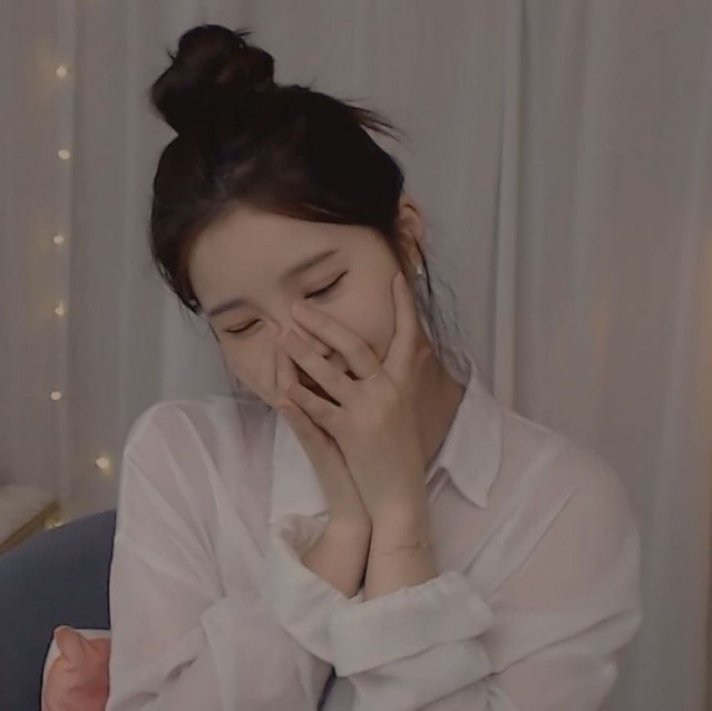 ASMR 유튜버 윤잉