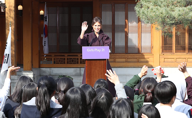 다시 백악관 입소해야 하는 멜라니아