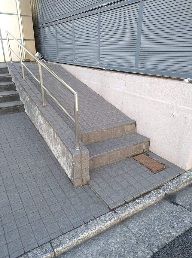 휠체어 경사로??