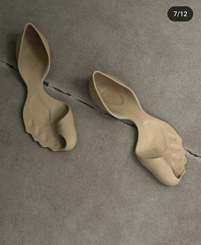 겨울철에 신기는 좀 무리로 보이는 신발