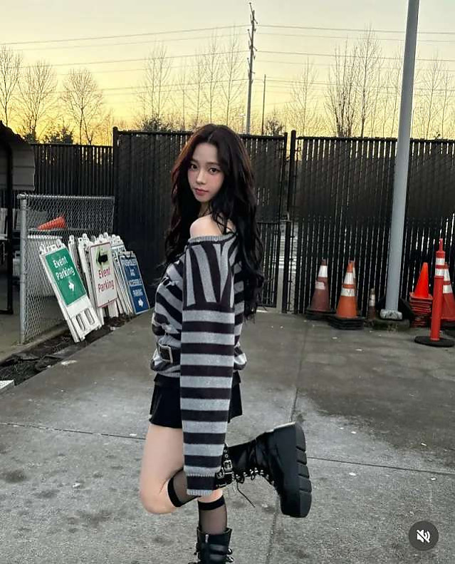 카리나가 입은 옷에 적혀있는 영어 뜻