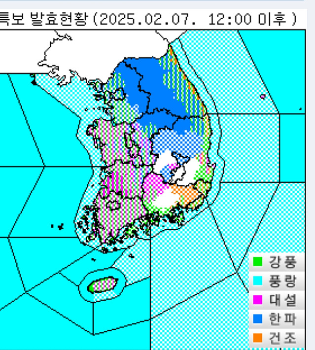 간만에 눈 내리는 영남지역