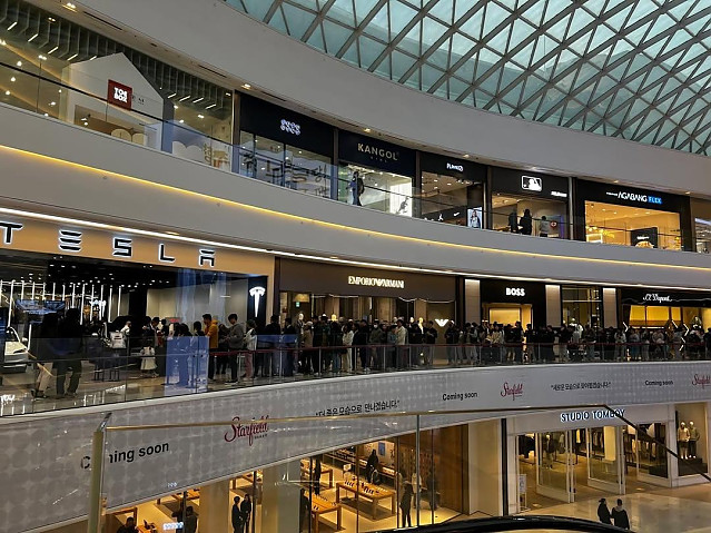 오늘 하남 스타필드 테슬라 매장 모습