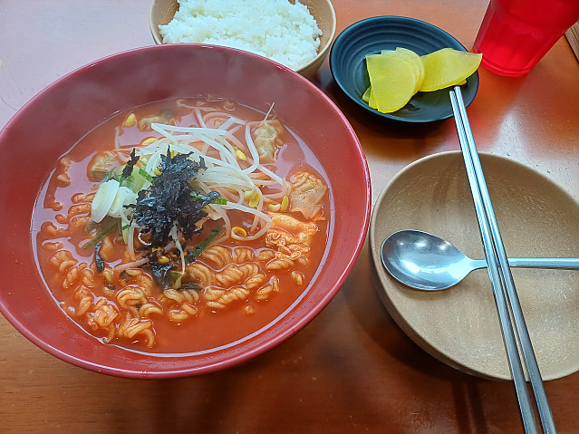 틈새라면이 너무 좋아서 빨xx시리즈 다 먹어보고 쓰는 간단평