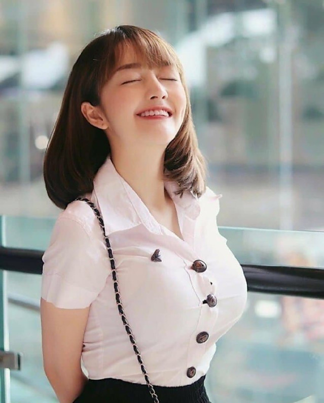 가슴 작은 게 더 보기 좋다는 블라인드