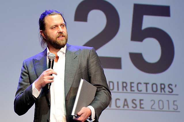 넥플릭스에서 제작비 받아서 개인적으로 쓴 감독