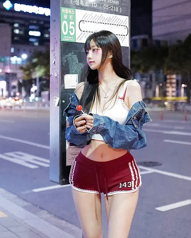 길 가던 학생들이 예뻐요 외쳐서 기분 좋은 나예요