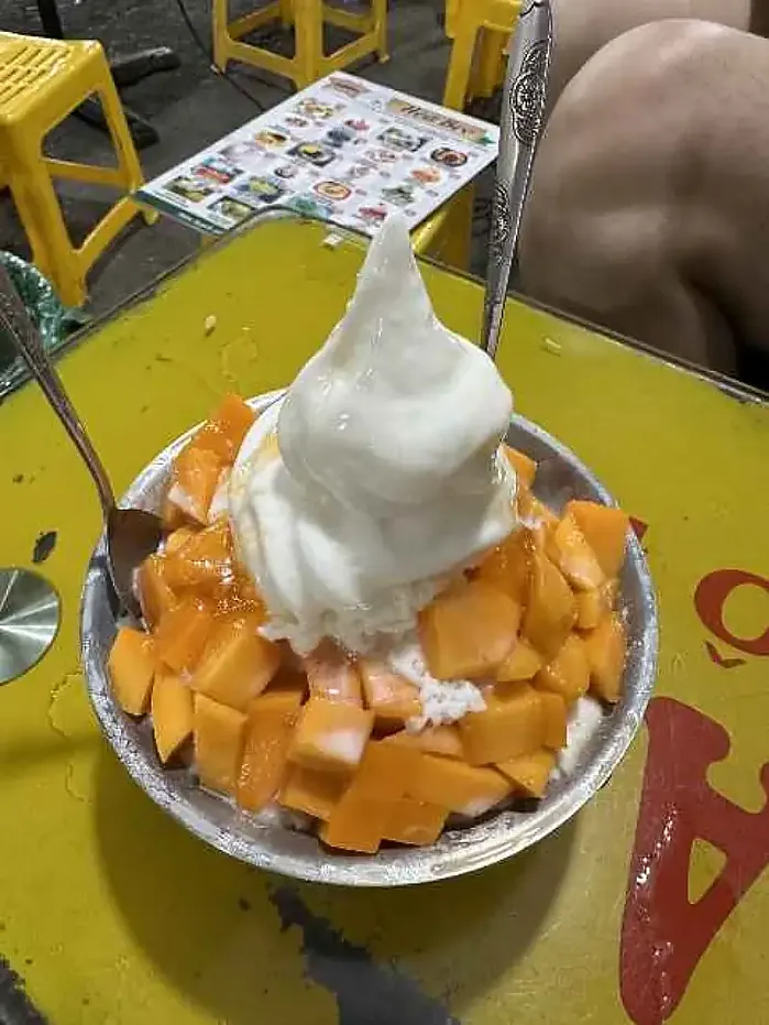 호아베오 (sinh tố hoa béo) 망고가 올라간 빙수가 유명한 디저트 맛집