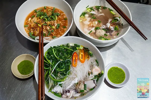 Hủ Tíu Mực Ông Già의 오징어 국수는 정말 최고입니다