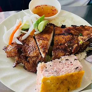 돼지갈비 껌승 응우옌 반꾸 Cơm tấm Ba Ghiền - 84 Đặng Văn Ngữ