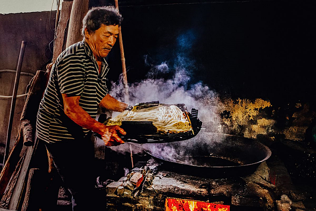 Cao Lầu 국수를 처음부터 만드는 Hội An 가족을 만나보세요