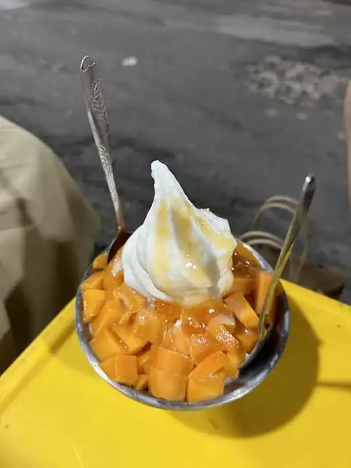 호아베오 (sinh tố hoa béo) 망고가 올라간 빙수가 유명한 디저트 맛집