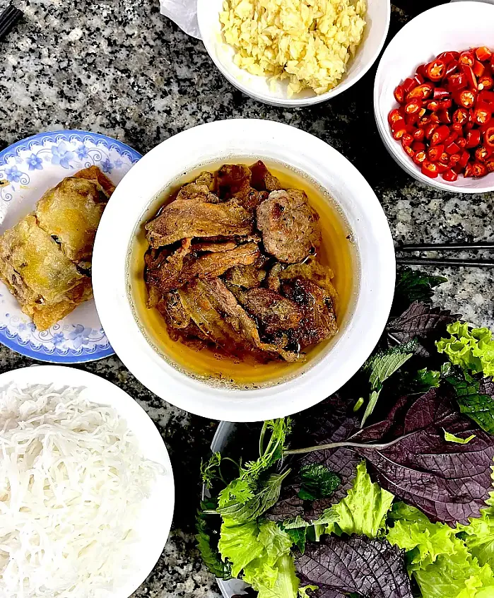 분짜 흐엉리엔 (Bún Chả Hương Liên)