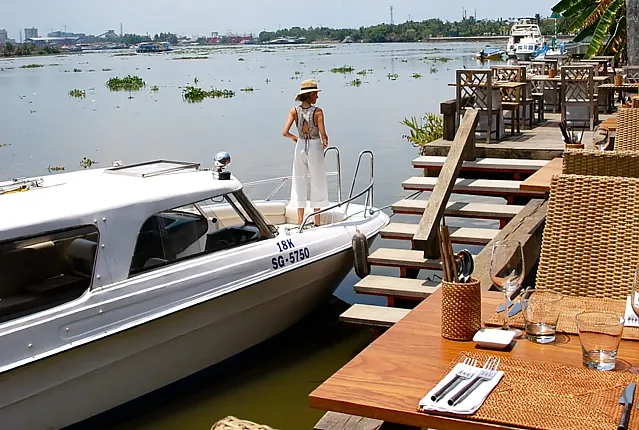 호치민에서 느긋한 브런치를 더 덱 사이공