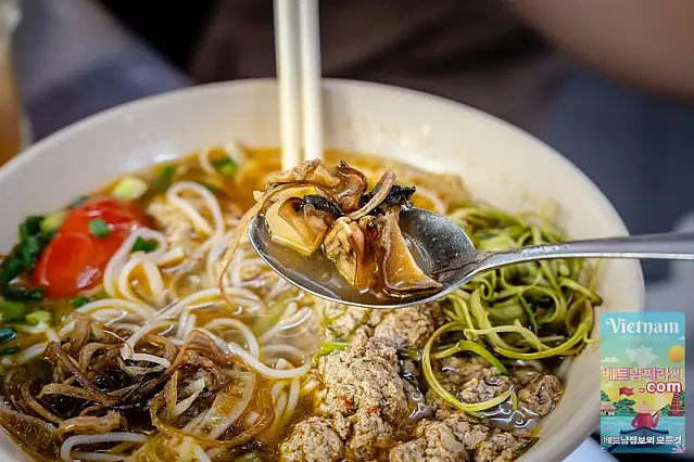탄하이 (Thanh Hải) 3군지역 골목에서 40년 동안 이어온 Bún Ốc 및 기타 북부 별미