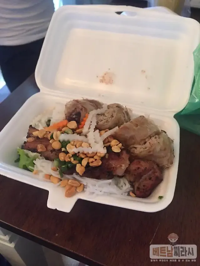 분팃 느엉 Bún Thịt Nướng Hoàng Văn