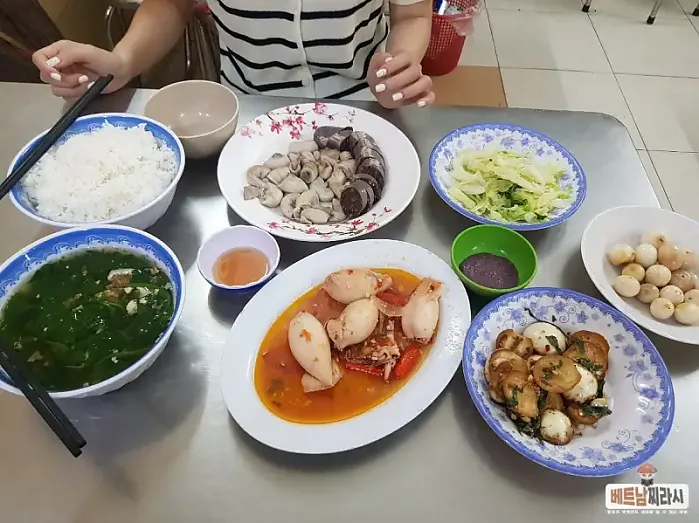 호치민 1군 벤탄시장 로컬 맛집인 동냔 백반집 Quan Com Dong Nhan 알려드립니다.