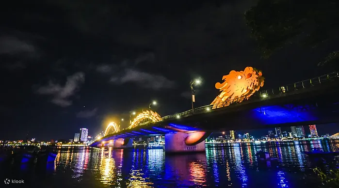 아오자이 라이더와 함께 다낭의 야경 명소와 맛집을 탐험하는 특별한 야간 투어