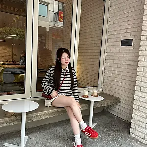 Coffee and my outfit @i.thuhoaiii